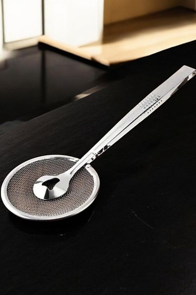 Vekorr Steel Tongs Colander Strainer with Boiling and Frying Detail