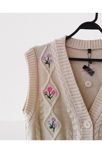 Namaste Vintage Cream Color V-Neck Floral Embroidery Knitwear Jumpers