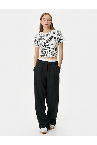 Koton Kurzärmliges Baumwoll-Crop-T-Shirt mit Rundhalsausschnitt – bedruckt und gerippt
