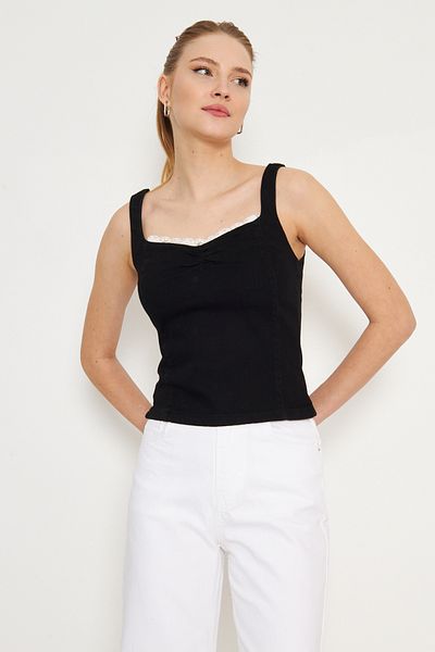 Trendyol Collection Jeansbluse mit herzförmigem Ausschnitt und schwarzer Spitze TWOSS25BZ00359