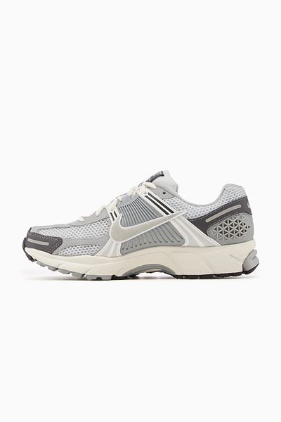Nike Nike Air Zoom Vomero 5
Pure Platinum Summit White – Schuhe