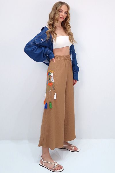 Trend Alaçatı Stili Crinkle-Palazzo-Damenhose mit ethnischem Muster, Stickerei und Quasten-Detail – ALC-X13649