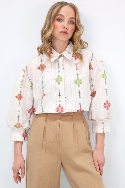 Trend Alaçatı Stili Beige-braunes Damenhemd mit Prinzessinnen-Blumenmuster und geflammtem Leinen ALC-X10398