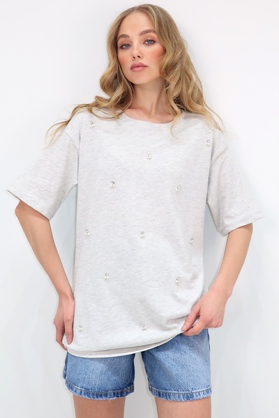 Trend Alaçatı Stili Gray Oversize Stone and Pearl Embroidered Crew Neck Women's T-Shirt - Alc-X11964