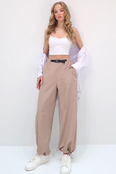Trend Alaçatı Stili Beige Women's Jogger Pants - Double Pockets, Elastic Legs, Belt Detail, Summer Alc-X13627
