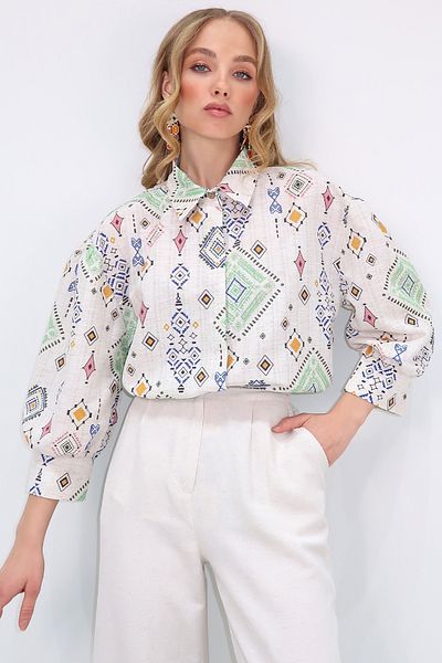 Trend Alaçatı Stili Beige-grünes, gewebtes Leinenhemd mit Prinzessinnen-Ethno-Print für Damen ALC-X10396