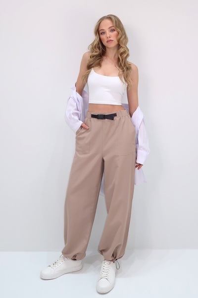 Trend Alaçatı Stili Μπεζ γυναικείο παντελόνι Jogger - Διπλή τσέπη, ελαστικά πόδια, λεπτομέρεια ζώνης, καλοκαιρινό ALC-X13627
