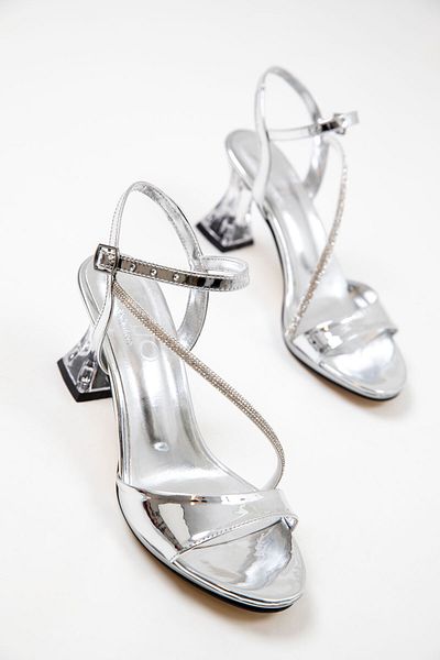 SOHO Klassische Damenschuhe mit Absatz aus silbernem Lackleder 20259