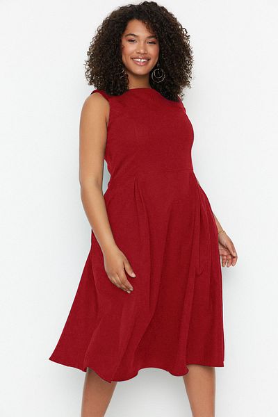 Trendyol Curve Burgunderrotes A-Linien-Kleid mit gewebter Taschendetail TBBSS22EL1598