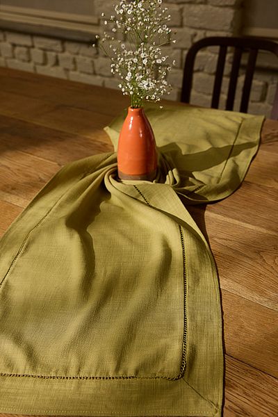 Trendyol Collection Ölgrüner Runner im Leinen-Look mit Stickereidetails, 40 x 140 cm