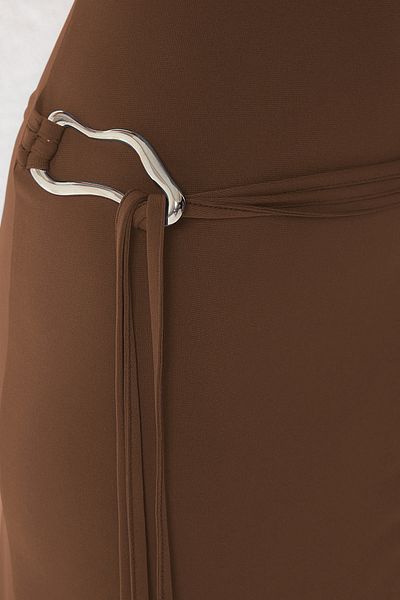 Trendyol Collection Cinnamon Plain Αξεσουάρ Λεπτομερές Midi Πλεκτό Φόρεμα TWOSS25EL00107