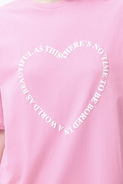 Trendyol Collection Růžové 100% silné bavlněné tričko s potiskem srdce a sloganem Oversize/Ležérní střih Pletené tričko TWOSS24TS00139