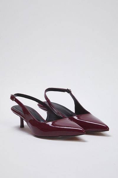 TRENDYOL SHOES Klassische Damenschuhe mit Absatz aus bordeauxrotem Lackleder mit spitzer Zehenpartie und Kitten-Absatz TAKSS25TO00005