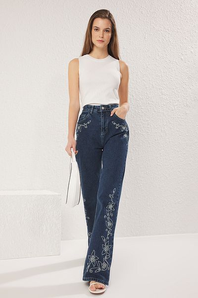 Trendyol Collection Blugi cu talie înaltă cu broderie albastră TWOSS25JE00188