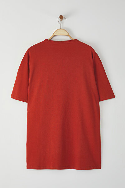 Trendyol Collection Βαμβακερό μπλουζάκι μεγάλου μεγέθους Tile Color - Λεπτομέρεια γιακά, TMNSS25BF00035