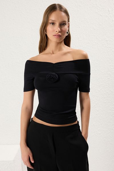 Trendyol Collection Black Rose Detailed Fitted/Fitted Stretchy Knitted Blouse Twoss25Bz00219
