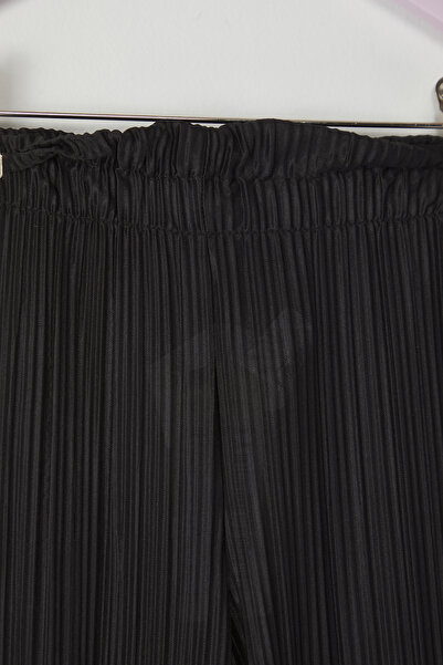 TRENDYOLKIDS Black Girl's Elastic Waist Textured Woven Pants Tkdss25Pl00007