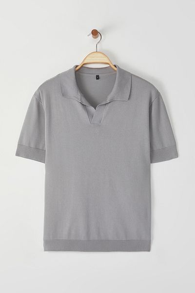 Trendyol Collection Einfarbiges Strick-T-Shirt mit Polokragen in Steinfarbe – TMNSS25PO00008
