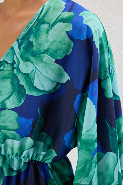 Trendyol Collection Maxi-Strandkleid mit Blumendruck und gewebtem Schlitz TBESS25EL00037