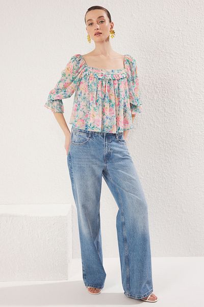 Trendyol Collection Grüne gewebte Bluse aus Chiffon mit quadratischem Kragen und Ballonärmeln TWOSS25BZ00351