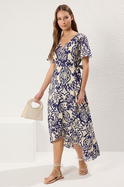 Trendyol Collection Темно-синя розкльошена ткана сукня міді з візерунком "пліт" з застібкою-воланом TWOSS25EL00141