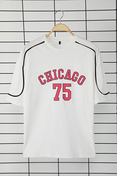 Trendyol Collection Chicago Printed Ecru Oversize βαμβακερό μπλουζάκι - Λεπτομέρεια σωληνώσεων TMNSS25TS00107