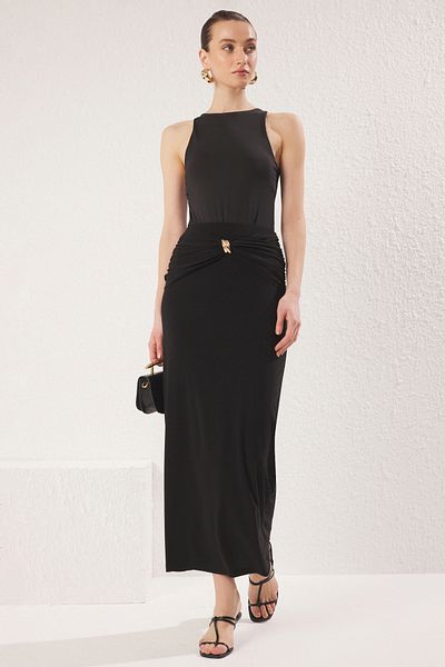 Trendyol Collection Schwarz-goldener, detaillierter, flexibler Maxi-Strick-Fischrock TWOSS25ET00110