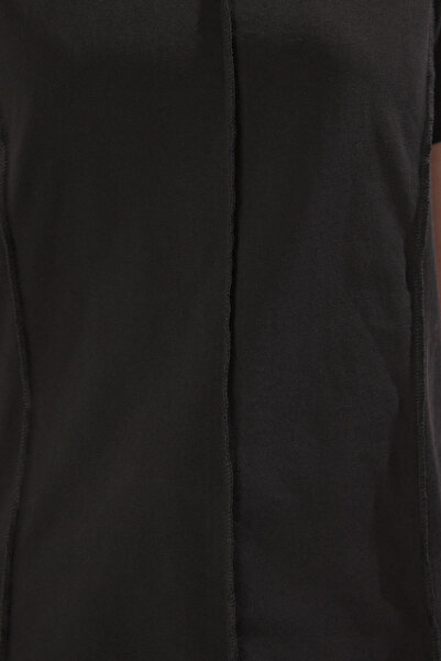 Trendyol Collection Black Knitted T-Shirt - 100% Cotton, Sewing Detail, Regular Fit Twoss25Ts00135