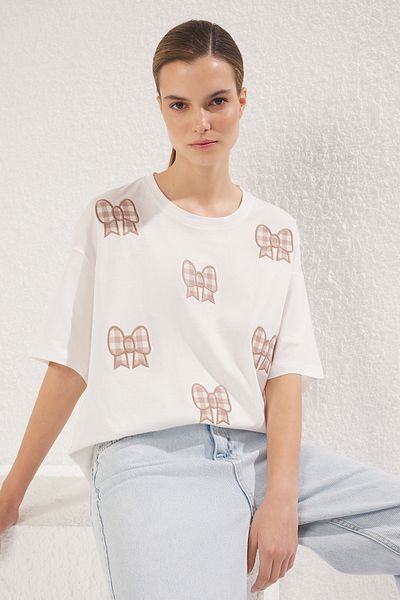 Trendyol Collection Plaid Detail Ecru Oversize T-Shirt - Bow, Wide Fit Twoss25Ts00130