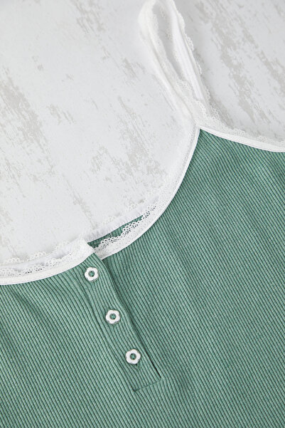 Trendyol Curve Detailní souprava pleteného pyžama s mátovou krajkou Tbbss25Ai00035