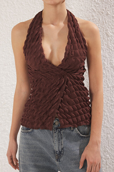 Trendyol Collection Prémiová hnědá textura, Halter Crop Blůza – Stahovací šňůrka, Twoss24Bz00389