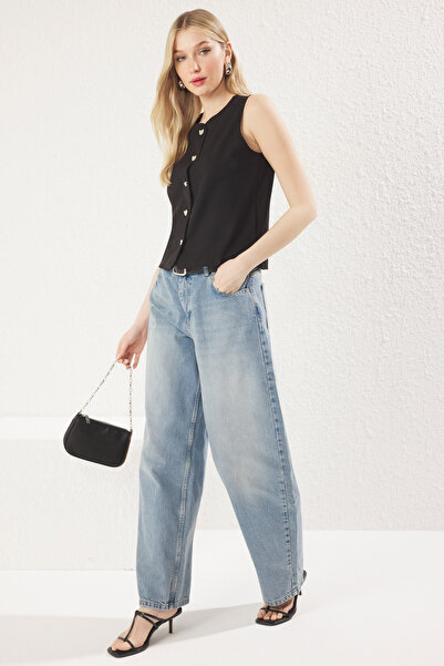 Trendyol Collection Черна плетена жилетка с нулев ръкав и копче със сърце, стандартна/нормална кройка Twoss25Ye00033