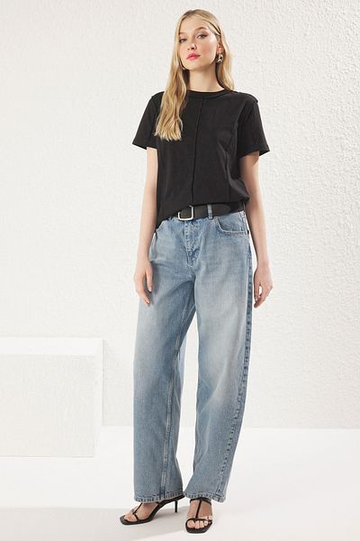 Trendyol Collection Black Knitted T-Shirt - 100% Cotton, Sewing Detail, Regular Fit Twoss25Ts00135