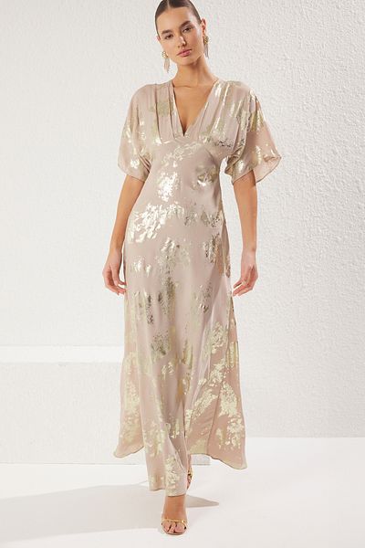 Trendyol Collection Rochie de seară lungă și elegantă, țesută în crepon, în formă de A, bej și rochie de absolvire TPRSS25AE00113