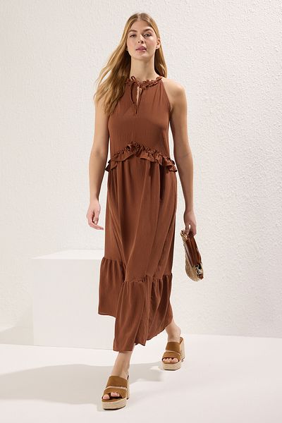 Trendyol Collection Καφέ ίσια φούστα με ανοιχτή μέση με βολάν / βολάν Maxi υφαντό φόρεμα TWOSS25EL00426