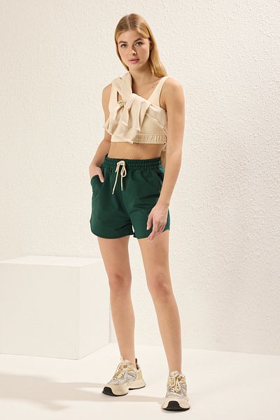 Trendyol Collection Smaragdgrüne, bestickte kurze Shorts und Bermudas – TWOSS25SR00041
