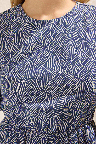 Trendyol Collection Indigo květinový potisk - Mini šaty s vykrojeným pasem TWOSS22EL2858