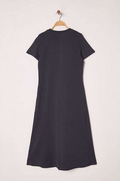 Trendyol Collection Anthrazitfarbenes Midi-Strickkleid – einfarbiges T-Shirt mit Tasche TWOSS24EL00169