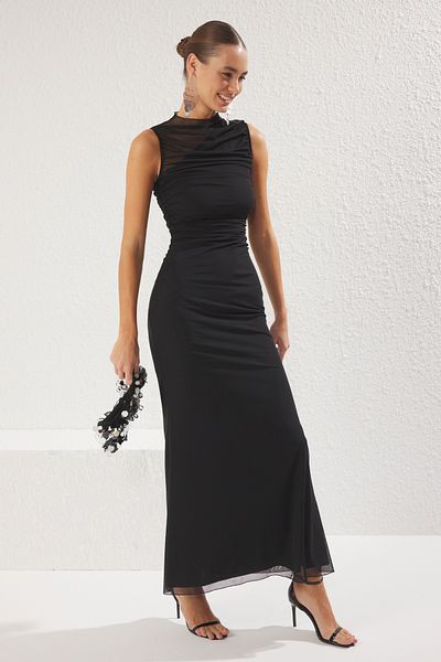 Trendyol Collection Schwarzes, körperbetontes, gefüttertes, gestricktes Abendkleid aus Tüll TPRSS25AE00040
