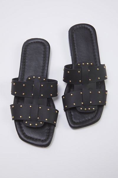 TRENDYOL SHOES Stilvolle Damen-Hausschuhe mit doppeltem Riemen und schwarzen Rivet-Accessoires TAKSS25TE00016