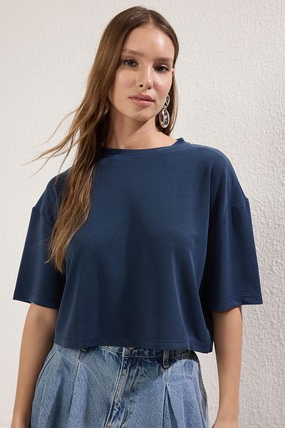 Trendyol Collection Sötétkék modális, laza/kényelmes szabású, rugalmas kötött póló TWOSS25TS00048