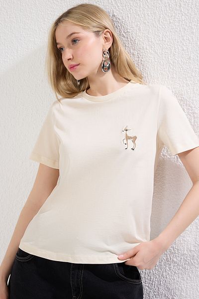 Trendyol Collection 100 % Baumwolle, bestickt – T-Shirt mit normaler Passform TWOSS24TS00160