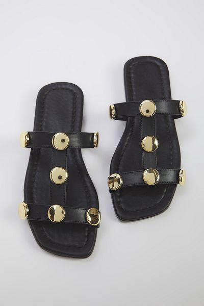 TRENDYOL SHOES Stilvolle Damen-Hausschuhe mit schwarz-goldenem Accessoire-Detail und flachem Absatz TAKSS25TE00012