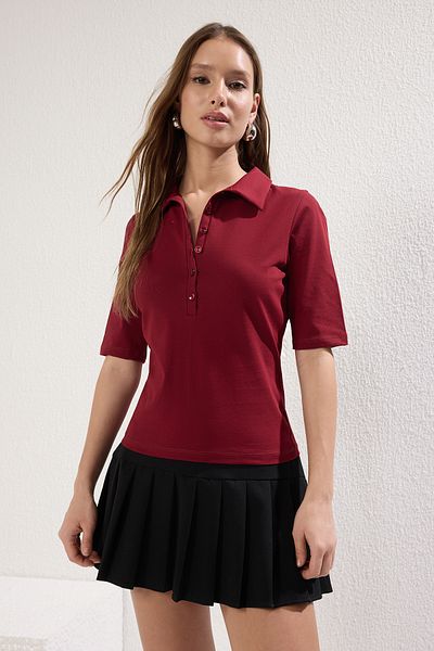 Trendyol Collection Bluză tricotată cu mâneci trei sferturi cu gât polo cireș închis TWOSS25BZ00027