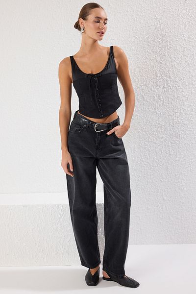 Trendyol Collection Μαύρο λινό με σατέν λεπτομέρεια εφαρμοστή μπλούζα με λουράκι