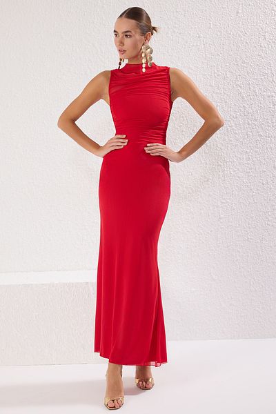 Trendyol Collection Rotes, körperbetontes, gefüttertes, gestricktes Abendkleid aus Tüll TPRSS25AE00040