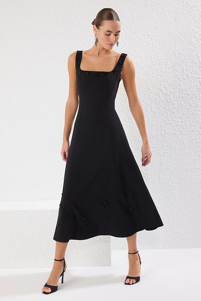 Trendyol Collection Μαύρο ίσιο αξεσουάρ πέτρας σε γραμμή Α υφαντό Finike Midi Unlined Chic/Βραδιινό φόρεμα