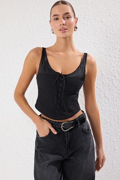 Trendyol Collection Μαύρο λινό με σατέν λεπτομέρεια εφαρμοστή μπλούζα με λουράκι