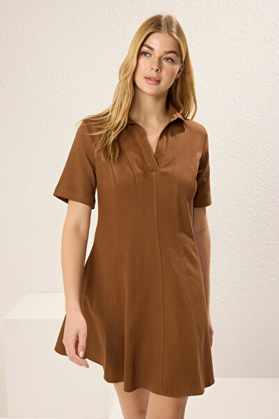 Trendyol Collection Καφέ ίσια φούστα Μίνι υφαντό φόρεμα με λεπτομέρεια ραφής στη μέση TWOSS25EL00184