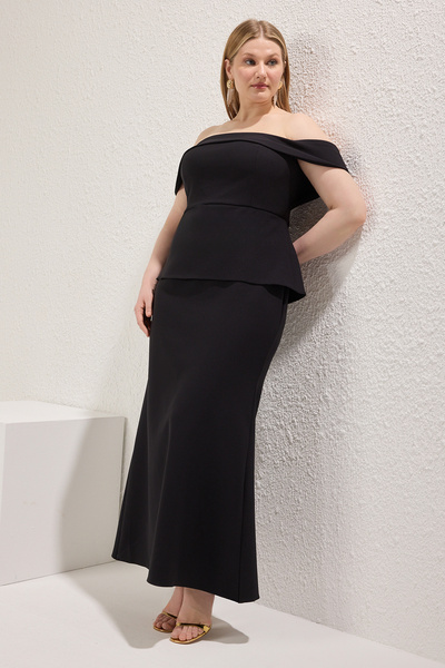 Trendyol Curve Μαύρο τετράγωνο γιακά με χαμηλό μανίκι Κομψό/νυχτερινό υφαντό φόρεμα μεγάλου μεγέθους TBBSS25AH00147